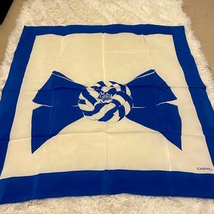 Stunning CHANEL bow design 100% silk scarf, Made in Italy